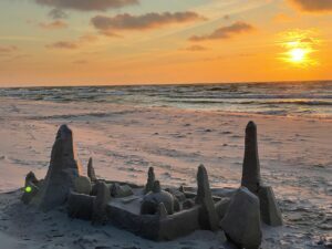 zamek z piasku na plaży